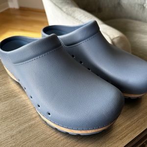 Dansko Kane Slip On Clogs, Mules, Blue, Women’s Size 40, Brand New, Never Worn